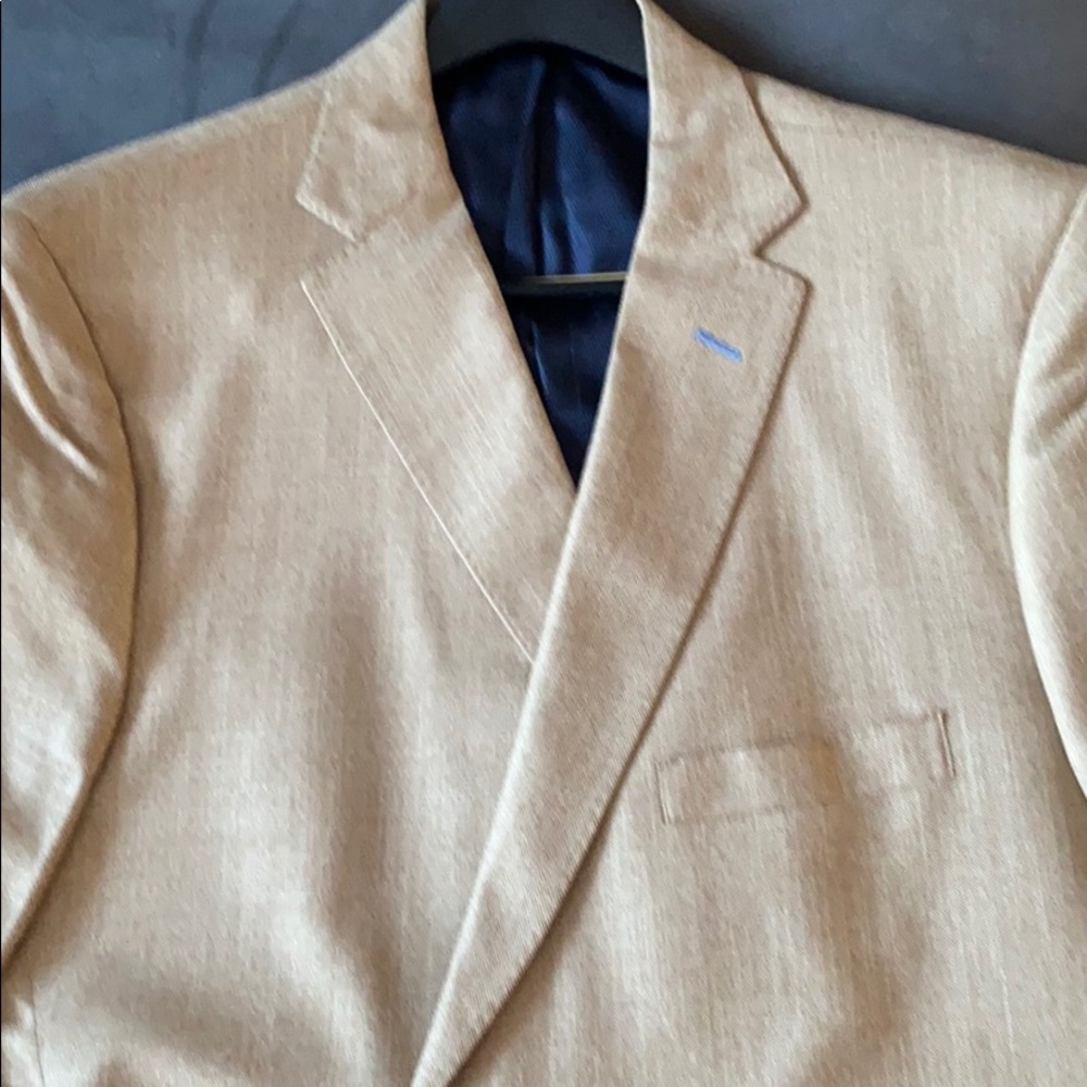 New.. Tom James Custom Made Tan Sport Coat